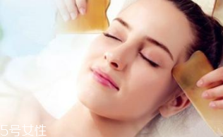 面部刮痧多久做一次好 面部刮痧間隔多長時(shí)間 面部刮痧多久做一次好 面部刮痧間隔多長時(shí)間