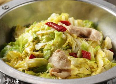 牛心菜和圓白菜的區(qū)別 牛心菜和圓白菜是一種嗎 牛心菜和圓白菜的區(qū)別 牛心菜和圓白菜是一種嗎