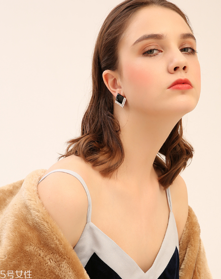 2022年流行什么款式的耳環(huán)？2022耳環(huán)流行趨勢