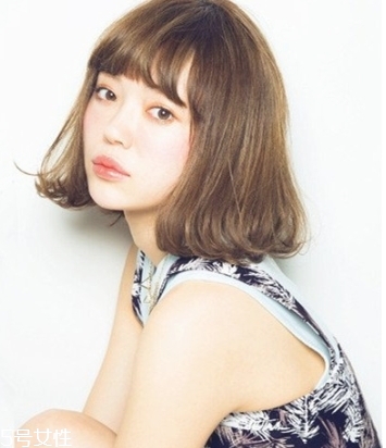 蜂蜜茶色配方 蜂蜜茶色頭發(fā)染發(fā)方法 蜂蜜茶色配方 蜂蜜茶色頭發(fā)染發(fā)方法