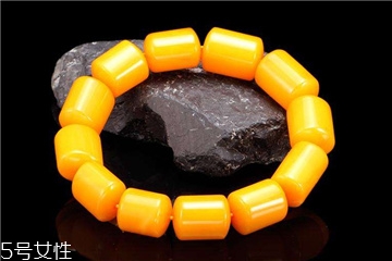 蜜蠟手串戴哪只手？蜜蠟手串佩戴講究