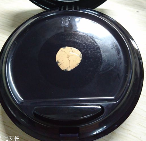 雅詩蘭黛紅石榴氣墊cc代言人是誰？雅詩蘭黛氣墊哪款好用？