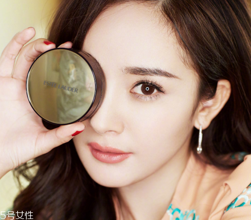 雅詩蘭黛紅石榴氣墊cc代言人是誰？雅詩蘭黛氣墊哪款好用？