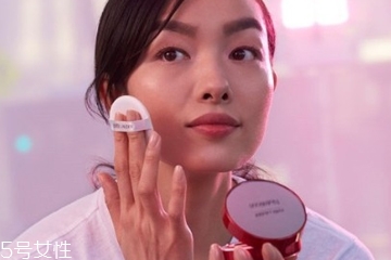 雅詩蘭黛紅石榴氣墊cc代言人是誰？雅詩蘭黛氣墊哪款好用？