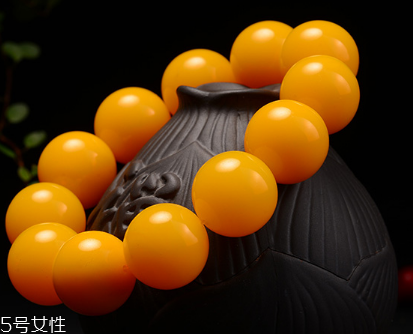 蜜蠟手串適合什么人帶？蜜蠟手串適合人群