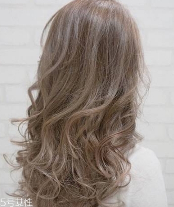 苦亞麻色頭發(fā)需要漂嗎？