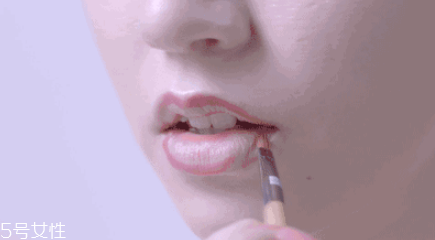 口紅的正確涂法 口紅的正確涂抹方式 口紅的正確涂法 口紅的正確涂抹方式