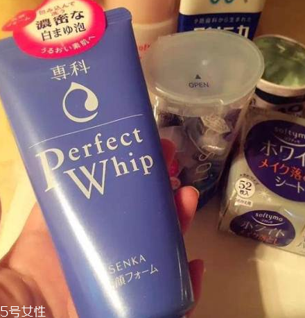 皂基洗面奶可以卸妝嗎？皂基洗面奶有卸妝功效嗎？