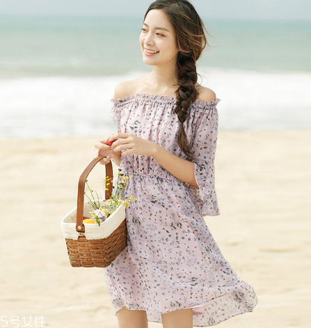 荷葉邊連衣裙怎么搭配？荷葉邊連衣裙搭配圖片