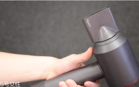 戴森吹風(fēng)機(jī)有輻射嗎 戴森吹風(fēng)機(jī)值得買(mǎi)么 戴森吹風(fēng)機(jī)有輻射嗎 戴森吹風(fēng)機(jī)值得買(mǎi)么