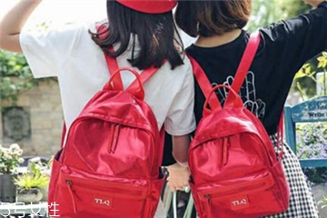 20歲女生背什么包？20多歲女生適合什么包包？