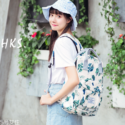 20歲女生背什么包？20多歲女生適合什么包包？