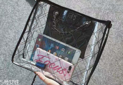 20歲女生背什么包？20多歲女生適合什么包包？