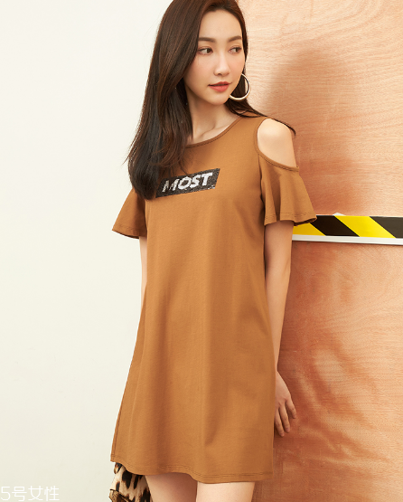 露肩連衣裙怎么搭配？露肩連衣裙搭配圖片