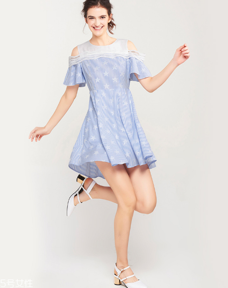 露肩連衣裙怎么搭配？露肩連衣裙搭配圖片