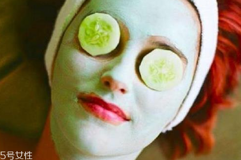 黃瓜敷臉能祛眼袋嗎？黃瓜敷臉有祛眼袋效果嗎？
