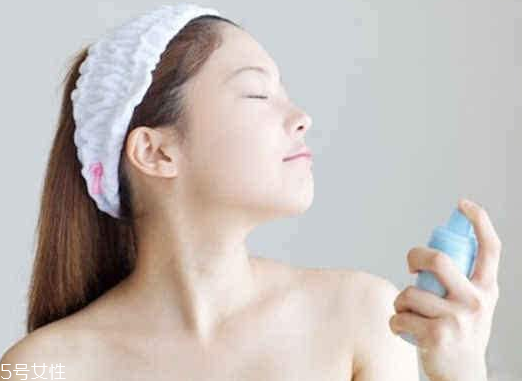 補(bǔ)水噴霧怎么定妝不花妝？補(bǔ)水噴霧的隱藏功能介紹