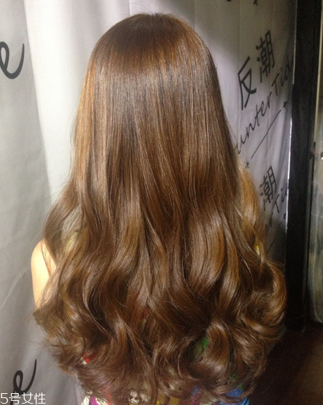 燙發(fā)后怎么打理卷發(fā)？剛燙的卷發(fā)如何打理？