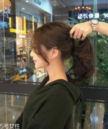 燙發(fā)是冷燙好還是熱燙好？冷燙和熱燙哪個(gè)更自然？