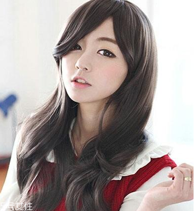 燙發(fā)是冷燙好還是熱燙好？冷燙和熱燙哪個(gè)更自然？