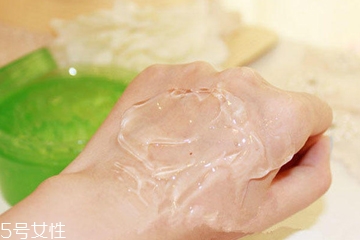 暴曬之后如何補(bǔ)救？曬紅了可以用蘆薈膠嗎？