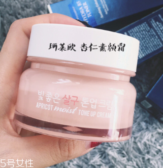 長期用素顏霜會(huì)變黑嗎？長期用素顏霜的后果