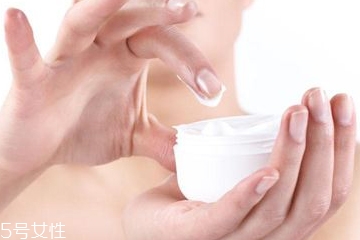 長期用素顏霜會(huì)變黑嗎？長期用素顏霜的后果