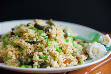 皮蛋韭菜花炒飯怎么做 好吃又簡單