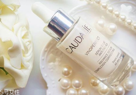 天生黑皮膚能變白嗎？天生黑皮膚用美白產(chǎn)品有效嗎？