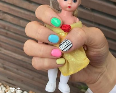 2018海邊度假美甲圖片 度假風(fēng)美甲讓心情美到冒泡 2018海邊度假美甲圖片 度假風(fēng)美甲讓心情美到冒泡