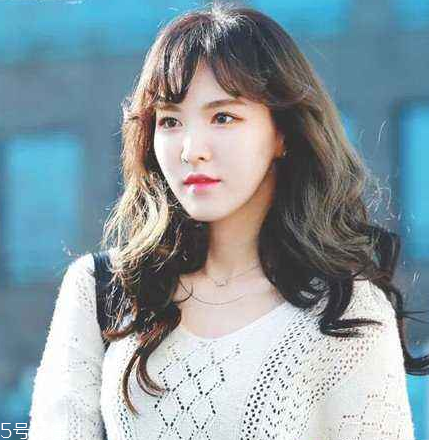 燙發(fā)能拉直嗎？燙發(fā)變直的方法