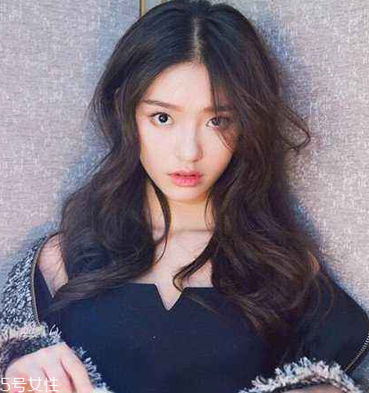 燙發(fā)能拉直嗎？燙發(fā)變直的方法