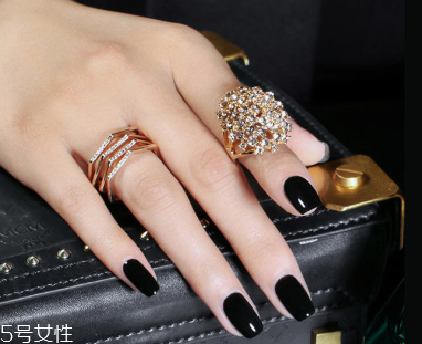 個(gè)性美甲圖片2018 讓人過目難忘的瀟灑酷帥美甲