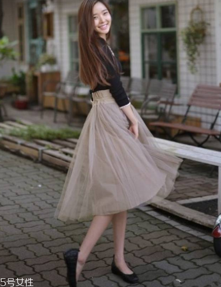 平胸女生夏天穿什么？平胸也能穿出高級(jí)感