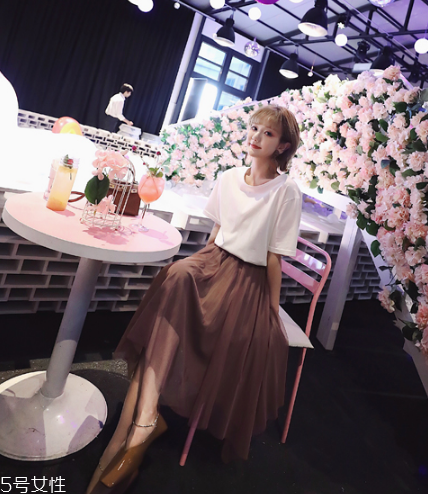 平胸女生夏天穿什么？平胸也能穿出高級(jí)感