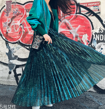 胖mm適合穿什么半身裙？這幾款都超顯瘦