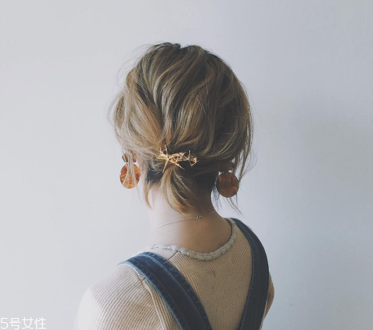 鮑伯頭發(fā)型怎么打理好看？鮑伯頭的5種打理方法