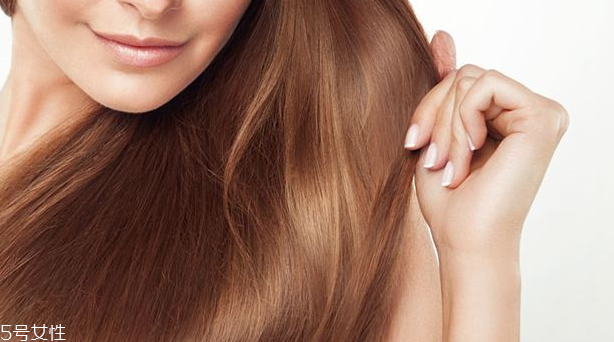 頭發(fā)兩天不洗就很油怎么辦？5個方法減緩頭皮出油