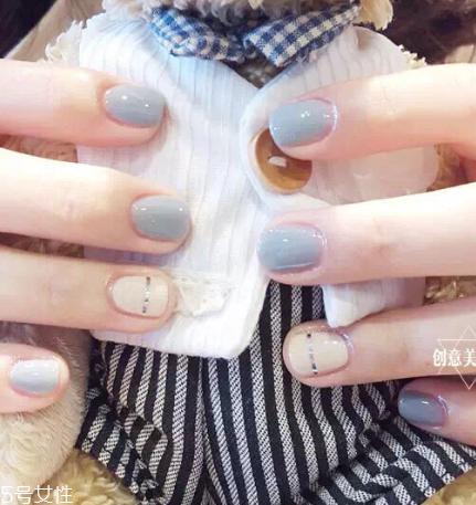 2022奶奶灰跳色美甲圖片 自帶高冷氣場的奶奶灰美甲 2022奶奶灰跳色美甲圖片 自帶高冷氣場的奶奶灰美甲