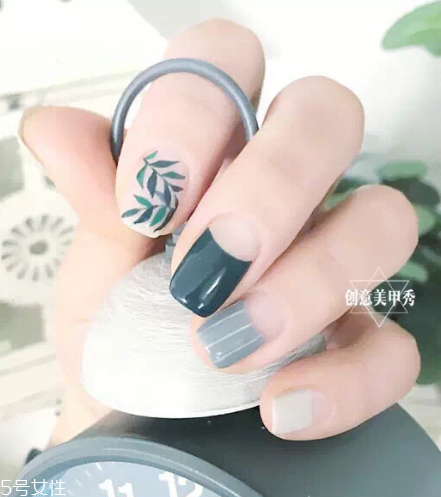 2022奶奶灰跳色美甲圖片 自帶高冷氣場的奶奶灰美甲 2022奶奶灰跳色美甲圖片 自帶高冷氣場的奶奶灰美甲