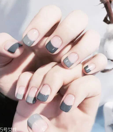 2022奶奶灰跳色美甲圖片 自帶高冷氣場的奶奶灰美甲 2022奶奶灰跳色美甲圖片 自帶高冷氣場的奶奶灰美甲