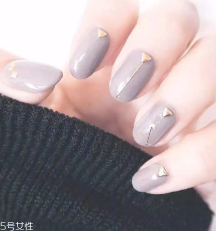 2022奶奶灰跳色美甲圖片 自帶高冷氣場的奶奶灰美甲 2022奶奶灰跳色美甲圖片 自帶高冷氣場的奶奶灰美甲