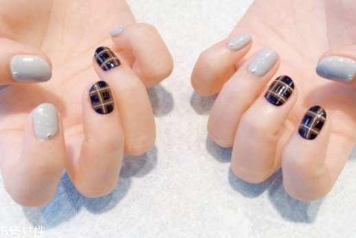 2022奶奶灰跳色美甲圖片 自帶高冷氣場的奶奶灰美甲 2022奶奶灰跳色美甲圖片 自帶高冷氣場的奶奶灰美甲