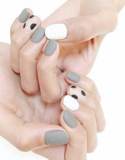 2022奶奶灰跳色美甲圖片 自帶高冷氣場的奶奶灰美甲 2022奶奶灰跳色美甲圖片 自帶高冷氣場的奶奶灰美甲
