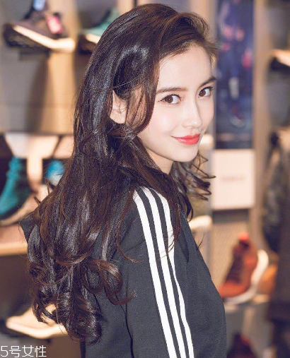 燙發(fā)一般多少錢？燙發(fā)價(jià)位防被坑指南