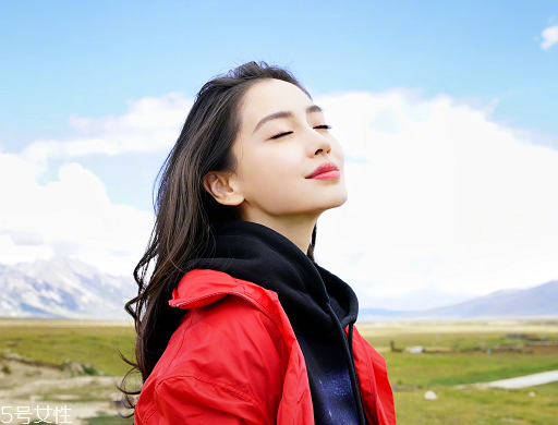 燙發(fā)一般多少錢？燙發(fā)價(jià)位防被坑指南