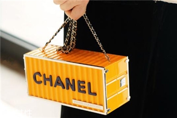chanel集裝箱多少錢？香奈兒集裝箱包包正品價格