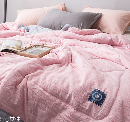 空調(diào)被可以曬太陽(yáng)嗎？多曬被子好處多