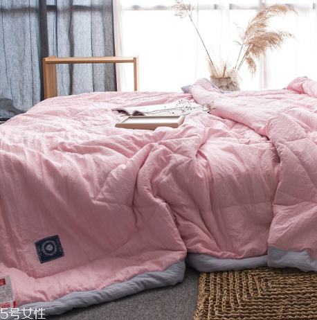 空調(diào)被可以曬太陽(yáng)嗎？多曬被子好處多