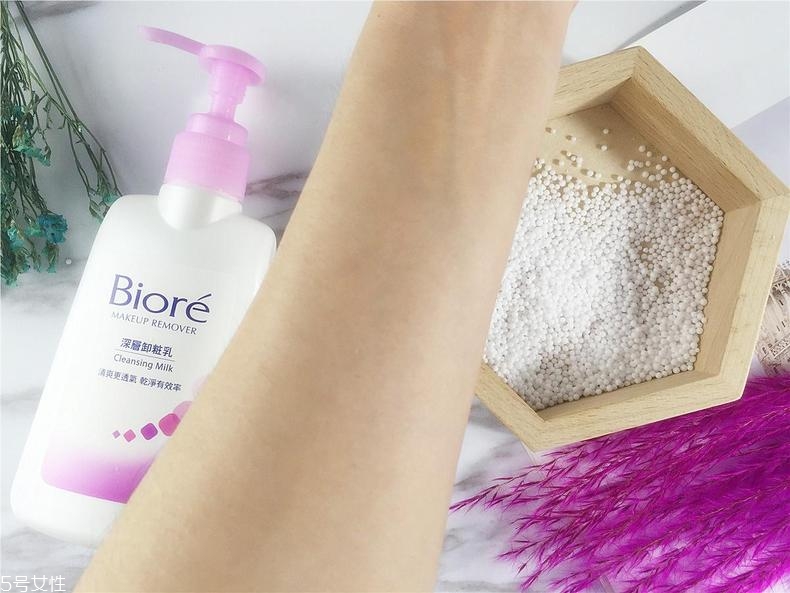 碧柔卸妝乳卸得干凈嗎？碧柔卸妝乳卸妝能力測試